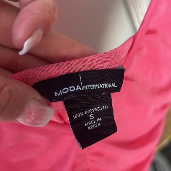 Gorgeous and flattering pink flirty fun mini…SO BARBI 💕 - Picture 2 of 3